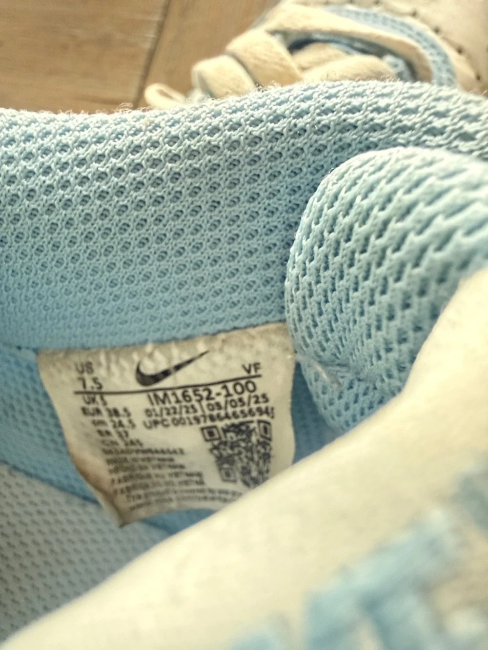Nike Women's Low-Top Sneakers in Light Blue and White